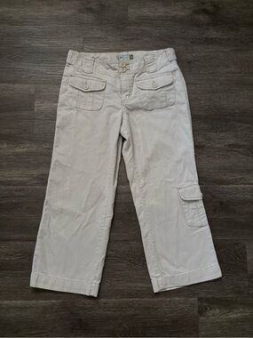 Old Navy Cream Cargo Capri pants